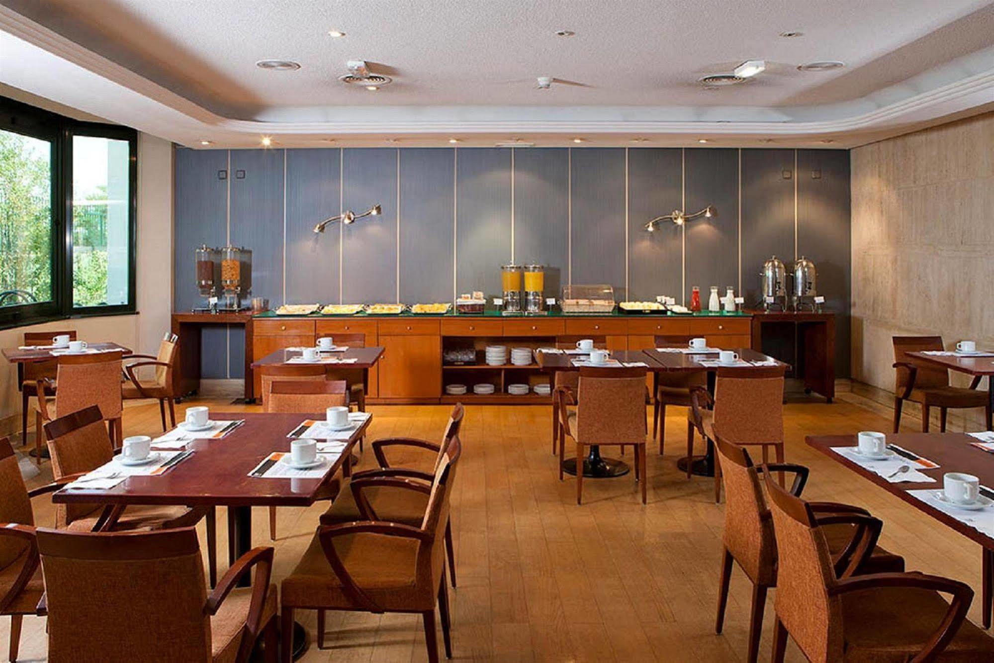 Apartamentos Th Las Rozas Restaurant bilde