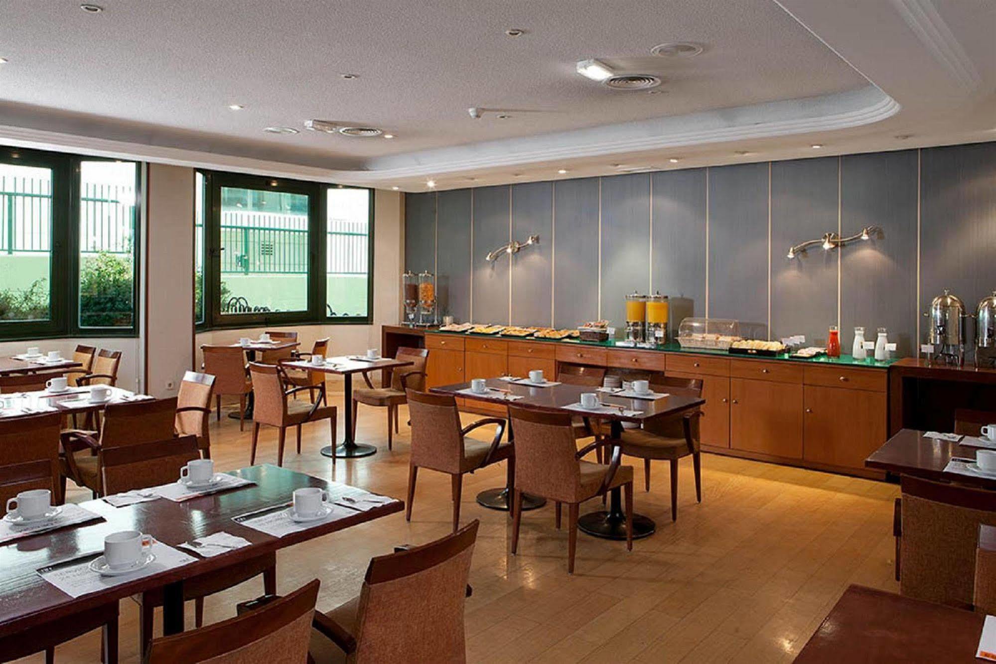 Apartamentos Th Las Rozas Restaurant bilde